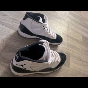Jordan Concord 11s